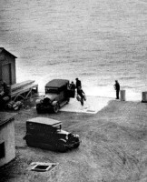 Purple Gang members unload a shipment of bootleg whisky on the Detroit River. (Wikipedia)